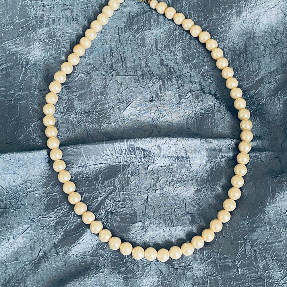 Elegant Cream Pearl Necklace